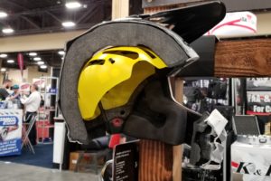 贝尔拥抱MIPS科技头盔（AIMExpo 2018）