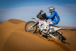 非洲生态比赛2020年：第3阶段摩洛哥adv骑手的第一个沙丘