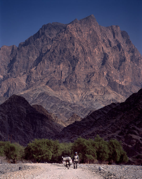 (Oman) Pentax 67, 200mm f4, Fuji Provia 100F film