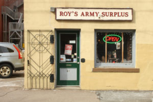 军队出售剩余物品的商店