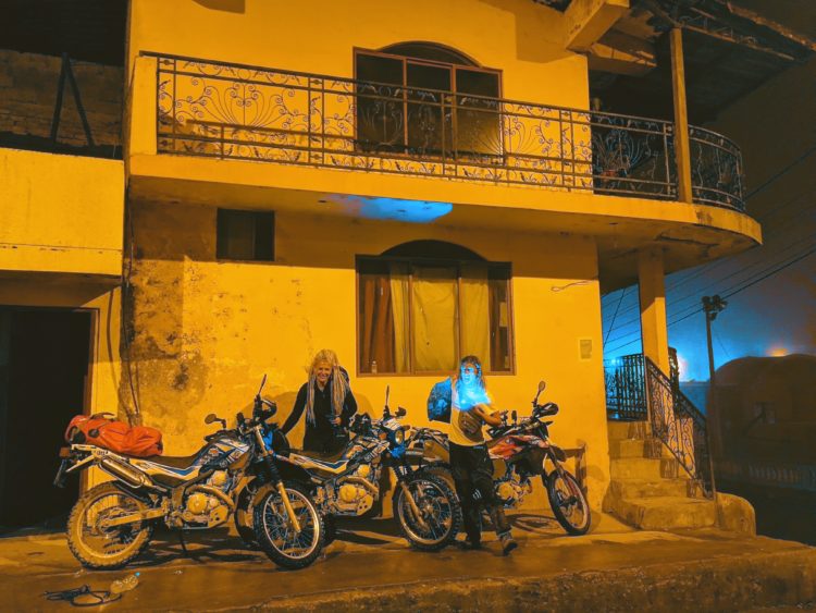 生活中的一天：在厄瓜多尔的无家可归者// adv骑手