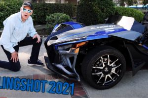 查看2021 Polaris Slingshot