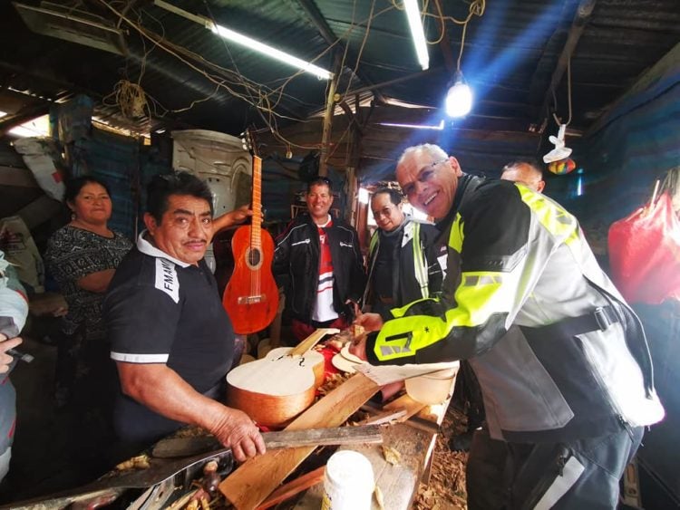厄瓜多尔旅游经历:吉他制造商/ /难以骑手