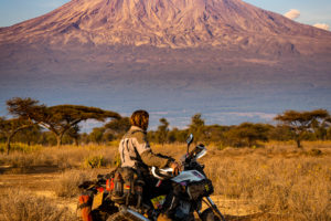 从乌干达的调优:卢克的RTW冒险/ /难以骑手新利18苹果