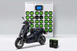 A Yamaha EMF scooter sits in front of a Gogoro battery installation. Note the two quick-swap batteries on the ground. Yamaha's scooter will use these for power, changing them out at Gogoro installations like the one seen behind the bike. Photo: Yamaha