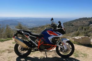 Fast, capable, fast, comfortable and fast: The KTM 1290 Super Adventure R is ready to explore. Quickly. Photo: Bill Roberson