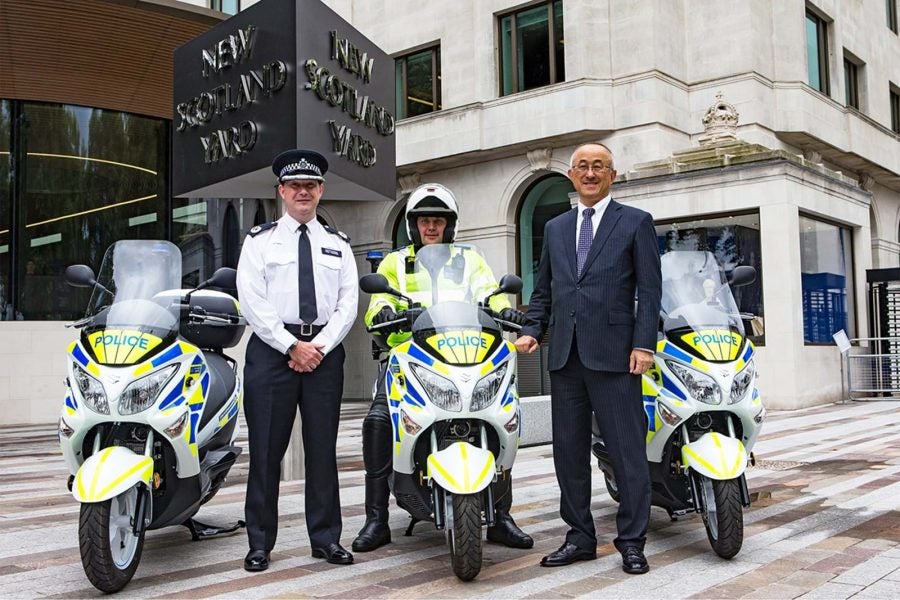大约五年前，伦敦大都会警察局的演示，铃木伯格曼燃料电池。照片：铃木